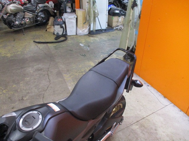 シートもこの通り破れもなければへたりもありません！シーシーバーも装備ですからタンデムも楽々ですよ！！