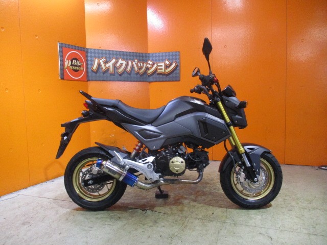 横から見てもこの通り状態グッド！！今やグロムも入手困難車両！！悩むのは本当に危険な一台ですよ！！