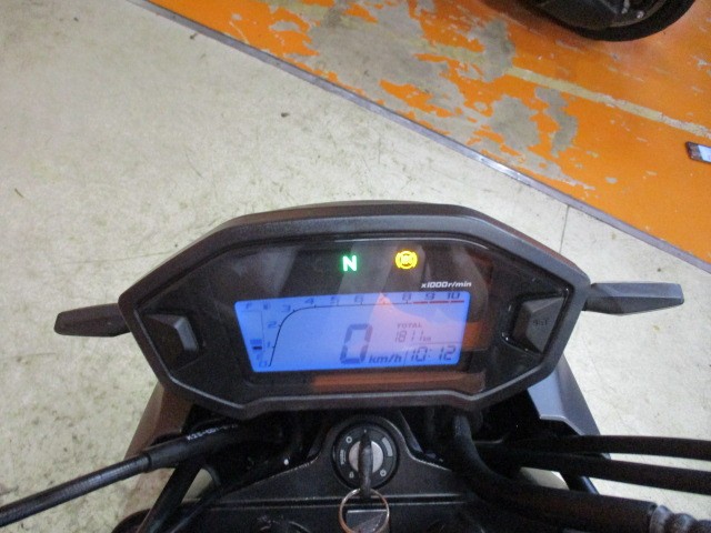 走行も１８１１ｋｍの低走行車！！燃料消費率１Ｌ＝７０．５ｋｍはやばい高燃費車両ですよね！！