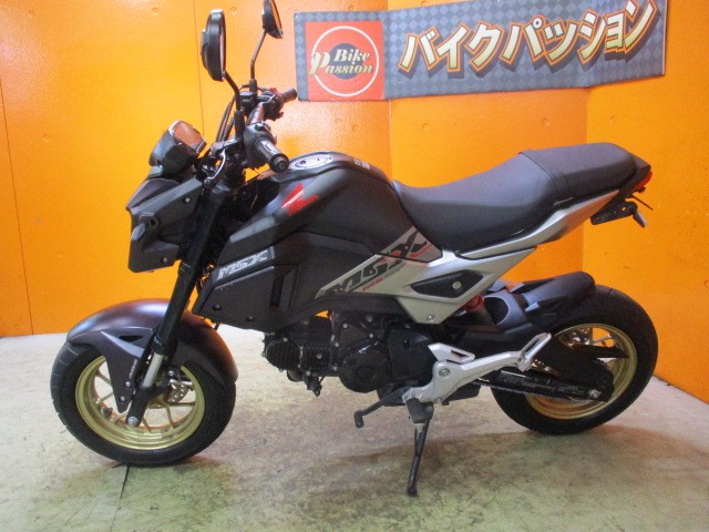 反対側もこの通り状態グッド！！今やグロムの即納可能な中古は本当に希少！！悩むのは危険な一台ですよ！！