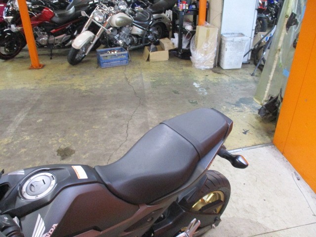 シートもこの通り破れもなくへたりもありません！タンデムもできちゃう便利なグロム！他店追従不可能価格！