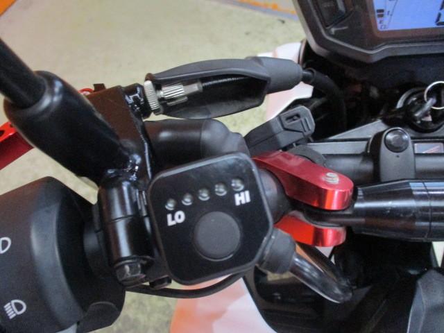 これからの時期には嬉しいアジャスター機能付きグリップヒーター！！盗難防止のイモビアラームも装備済み！