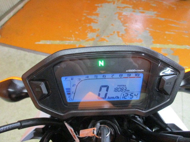 走行もまだまだの１８０８３ｋｍ！燃料消費率１Ｌ＝６７．１ｋｍはかなりの高燃費車両！他店追従不可能価格