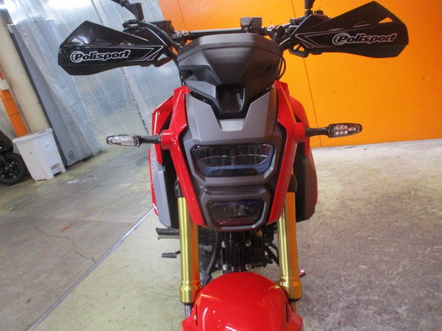 フロントから見てもこの通り状態グッド！この無機質な四角目は本当にかっこいい！勿論ＬＥＤですよ！！