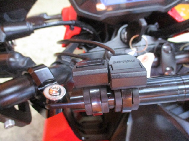 あるととっても便利なＵＳｂ電源装備！オプションをつける時に必須のブレースバーも装備済みですよ！