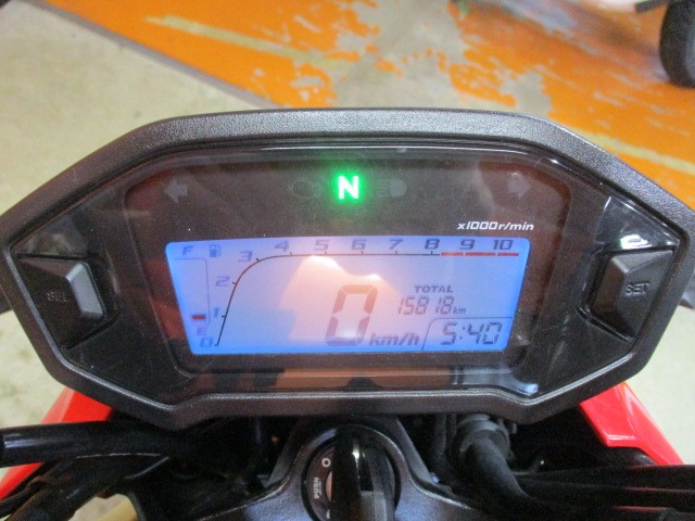 走行も１５８１８ｋｍの低走行車！このモデルは規制前ですので燃料消費率１Ｌ＝７０．５ｋｍの高燃費車！