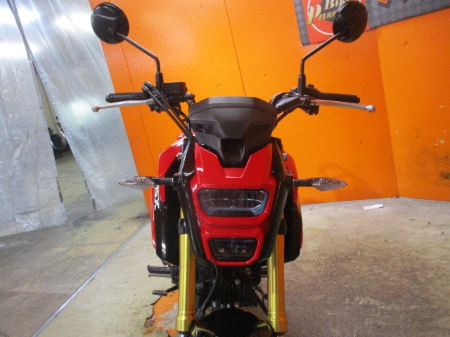 フロントから見てもこの通り状態グッド！後期のこの無機質な四角目は本当にかっこいい！しかも純正ＬＥＤ！