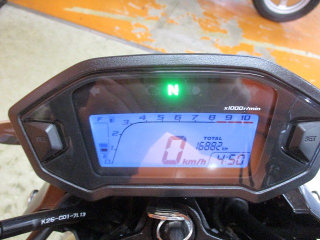 走行もまだまだの１６８８２ｋｍ！このモデルは燃料消費率１Ｌ＝７０．５ｋｍの高燃費車！流石規制前モデル