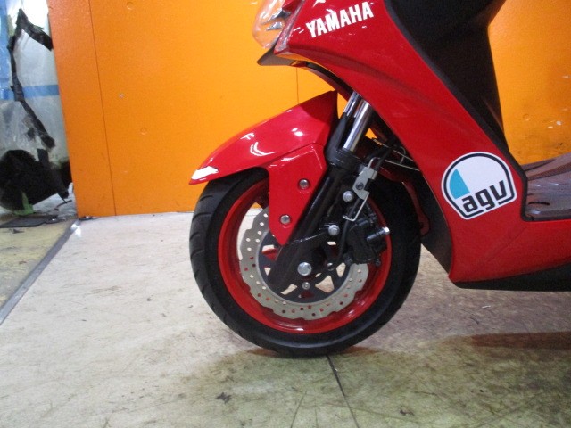 ホイールもこの通り状態グッド！このカラーはホイールも同色のレッド！これまたスポーティー！！