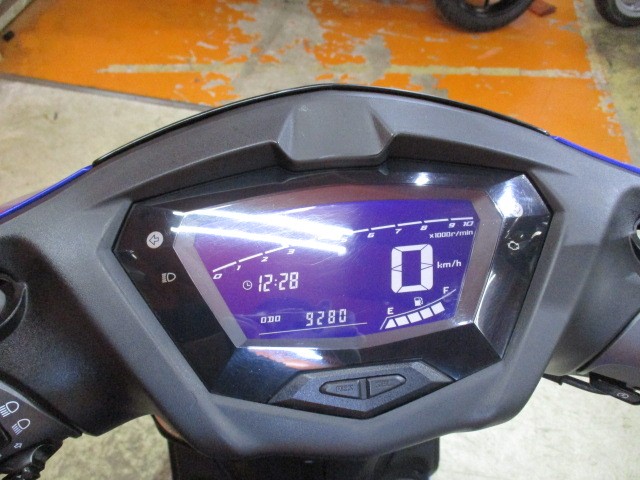 走行もびっくり低走行の９２８０ｋｍ！Ｂ８Ｓ４モデルのこのインパネはフルデジタルでとっても見やすい！