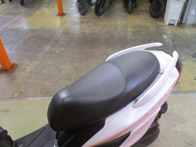 シートもこの通り破れもなければへたりもありません！来店が難しい場合にはお電話にて通販も可能ですよ！