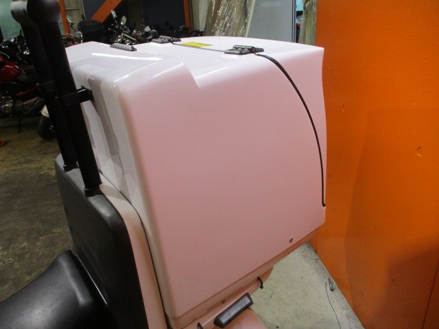 大型のデリバリーＢＯＸ装備は嬉しいオプション！新品で買えば７万以上する高価なＢＯＸですよ！！