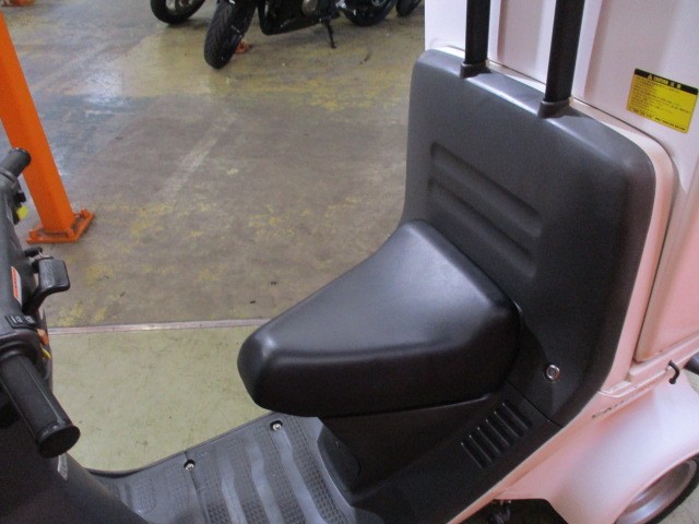 シートもこの通り破れもなければへたりもありません！ミニカー改造済みですから２段階右折も解除！！