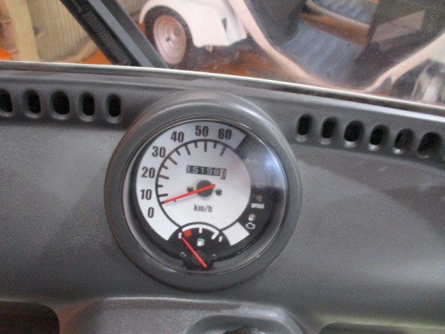 走行びっくり低走行の１５１９８ｋｍ！！現在新車の供給が止まっているので、現行の中古は売れるまでが早い