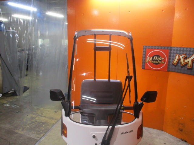 見てください！この綺麗なスクリーン！流石２０２２年登録モデルの低走行車！品質が違いますよ！！