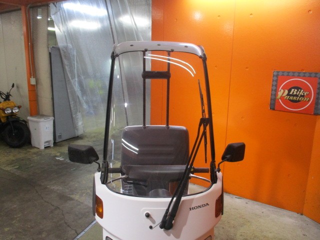 フロントから見てもこの通り状態グッド！スクリーンも流石２０２０年モデル！とっても綺麗ですよ！！