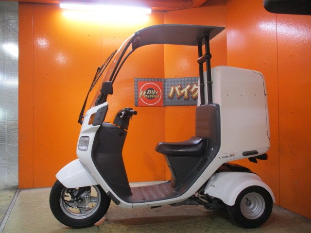 反対側もこの通り状態グッド！希望の方はブラックや艶消しなどのオールペンも１５万から受付中ですよ！！