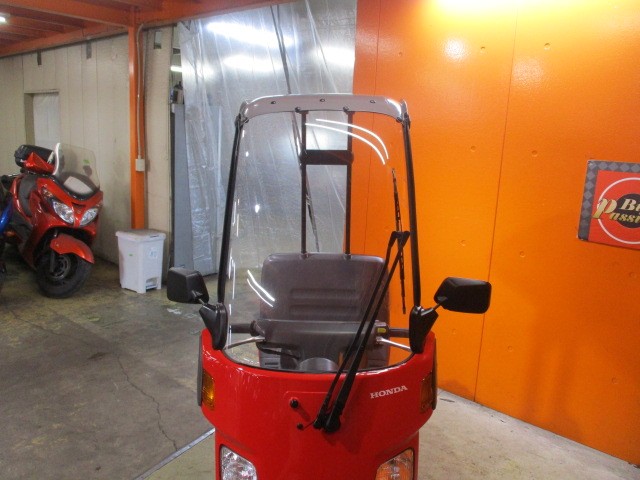 フロントから見てもこの通り状態状態グッド！流石２０２０年の高年式モデル！スクリーンもとっても綺麗！