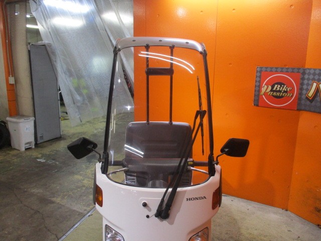 フロントから見てもこの通り状態グッド！流石車台番号１３１始まりの２０２０年モデル！スクリーンも綺麗！