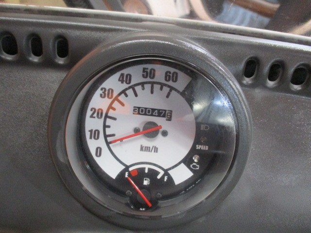 走行もまだまだの３００４７ｋｍ！毎度好評を頂いている駆動系のＯＨも勿論今回も購入時は３万円で可能！！