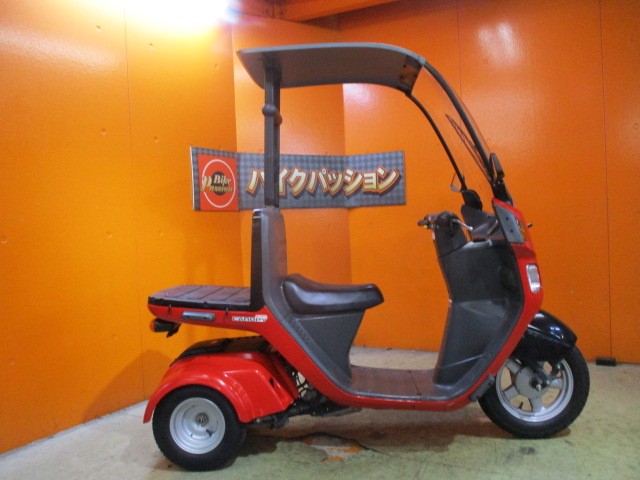 横から見てもこの通り状態グッド！希望の方は購入時は駆動系のＯＨも３万円にて可能ですよ！これはお安い！