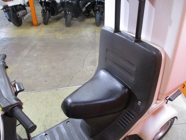 シートもこの通り破れもなければへたりもありません！来店が難しい場合にはお電話にて通販も可能ですよ！