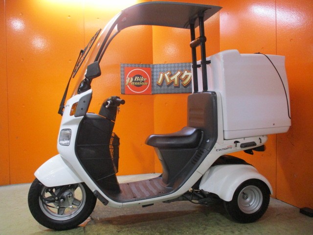 反対側もこの通り状態グッド！最近はお洒落にキャノピーを乗る方が増えています！当社でオールペンも受付中