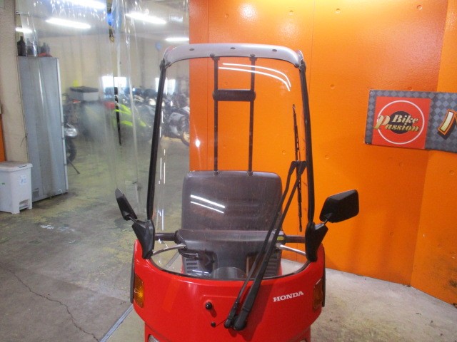 フロントから見てもこの通り状態グッド！流石高年式の２０２０年モデル！スクリーンもとっても綺麗ですよ！