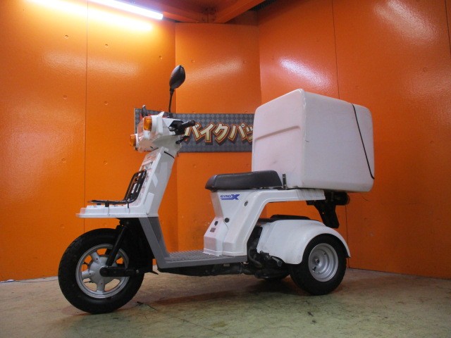 こちらの車両は納車点検を行わないので保証はありませんが支払総額がとってもリーズナブル！！勝負価格！