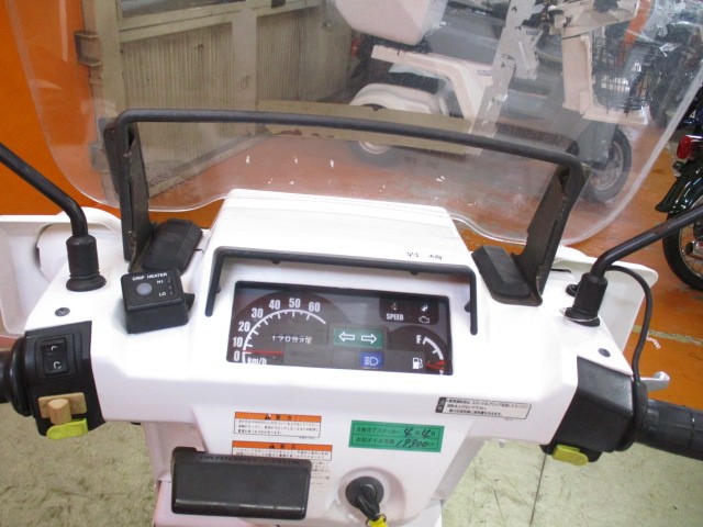 走行も１７０９４ｋｍ！！ビジネス系でこの距離はかなりの低走行！アジャスター機能付きグリップヒーター付