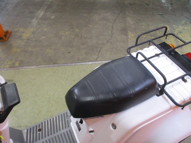 シートもこの通り破れもなければへたりもありません！荷台も便利なあおり仕様にカスタム済みですよ！