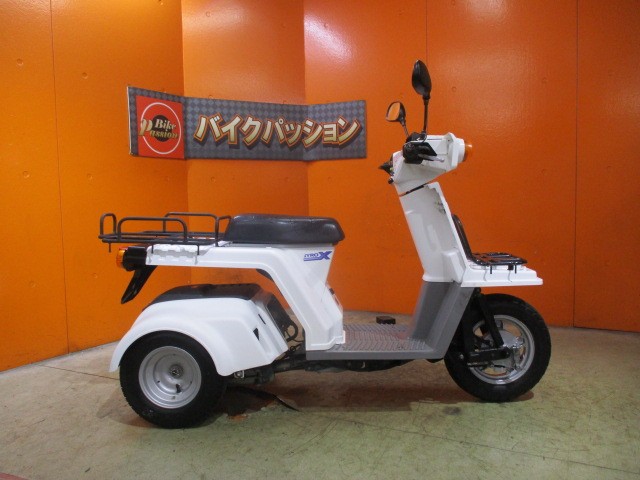 横から見てもこの通り状態グッド！２０２５年問題ももう目の前ですので本当に悩むのは危険な一台ですよ！