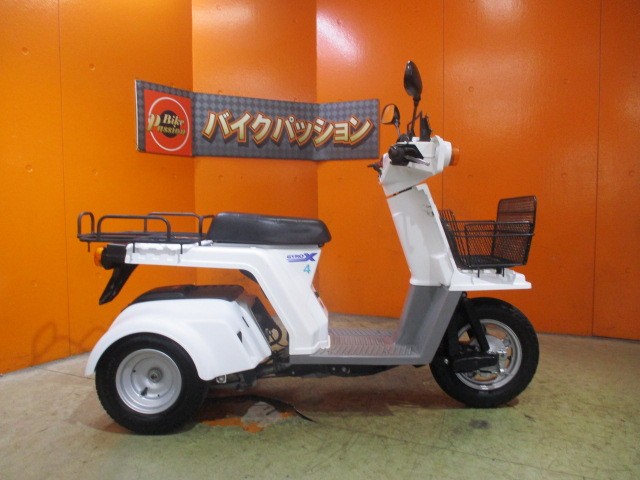 横から見てもこの通り状態状態グッド！車台番号１２０始まりの２０２２年のファイナルディションですよ！