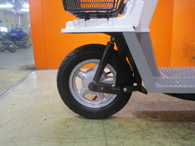 ホイールもこの通り状態グッド！これまた好評な購入時は駆動系のＯＨも３万円にて可能ですよ！是非とも！！