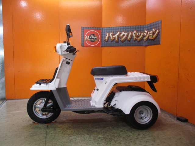 反対側もこの通り状態グッド！当社でオールペンも受付中！最近オーダーの多いミリタリーカーキカラー任せて