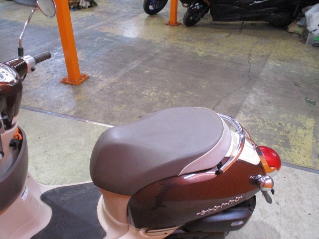 シートもこの通り破れもなければへたりもありません！モデルＤＸですからシートも純正でツートンシート！！