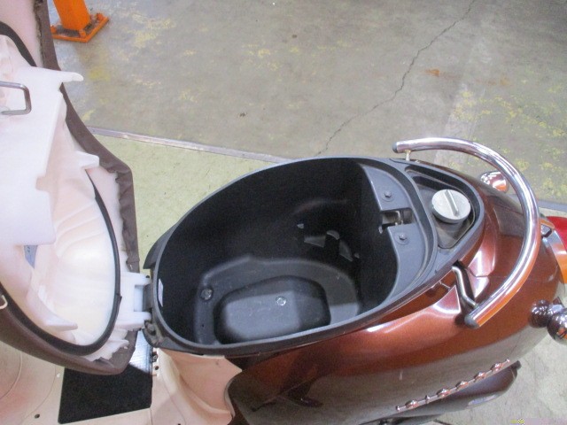 ジョルノはこの通りメットインもとっても広いので通勤にも通学にも本当にもってこいの一台ですよ！