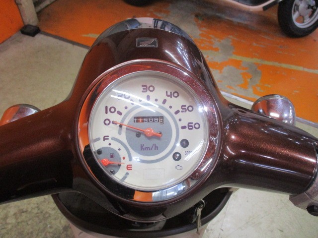 走行も１１５０８ｋｍの低走行車ですよ！このモデルのジョルノは燃料消費率１Ｌ＝７３ｋｍの高燃費車！