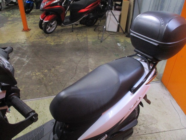 シートもこの通り破れもなくへたりもありません！あるととっても便利なＢＯＸも装備済み！勝負価格の一台！