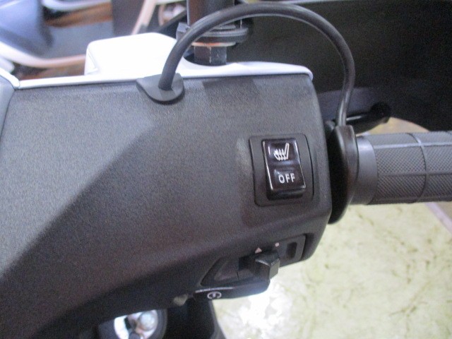 リミテッドはここが嬉しい純正装備！なんと１２５ｃｃでシートヒーター装備！冬の通勤はこれで快適ですよ！