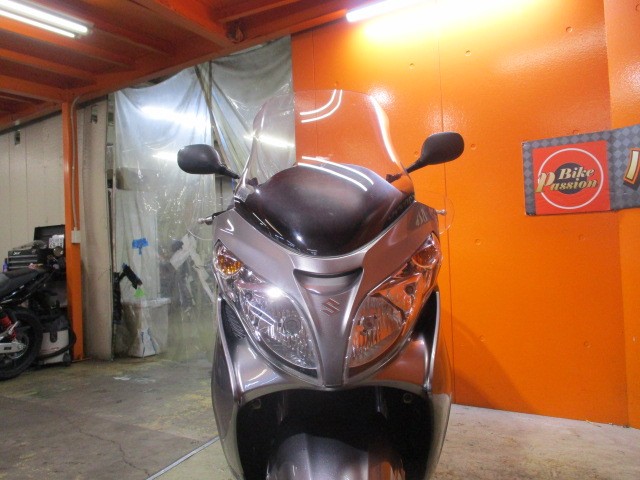 フロントから見てもこの通り状態グッド！！カラーも人気の高いオールドグレーメタリック！かっこいいですよ