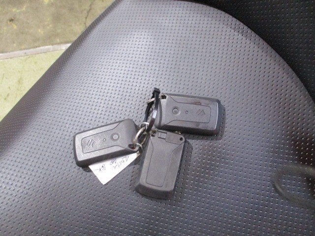 これは大きい！！電子キー３本装備！通常は２本ですが前オーナー様がオプションで３本にしていますよ！！