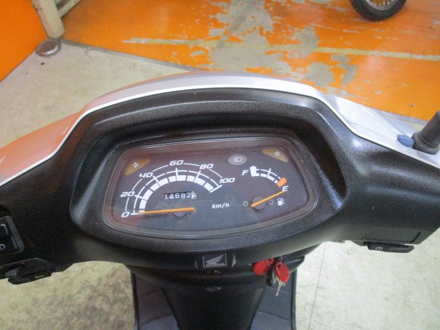 走行も１４６８２ｋｍの低走行車！！このシンプルなインパネがまたいいですよね！！他店追従不可能価格！！