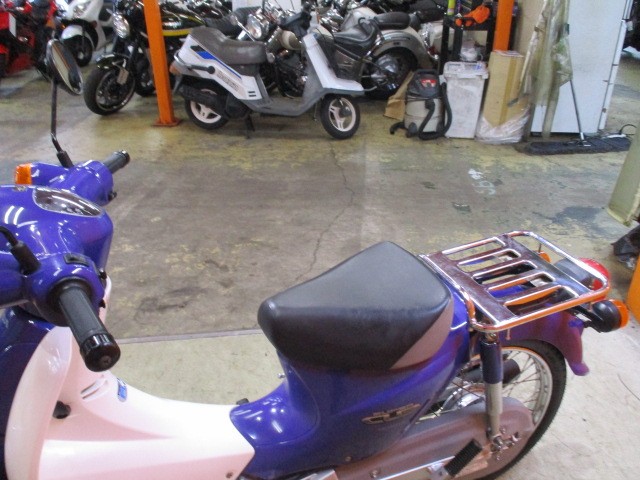 シートもこの通り破れもなければへたりもありません！キャリもピカピカのとっても綺麗な一台ですよ！！