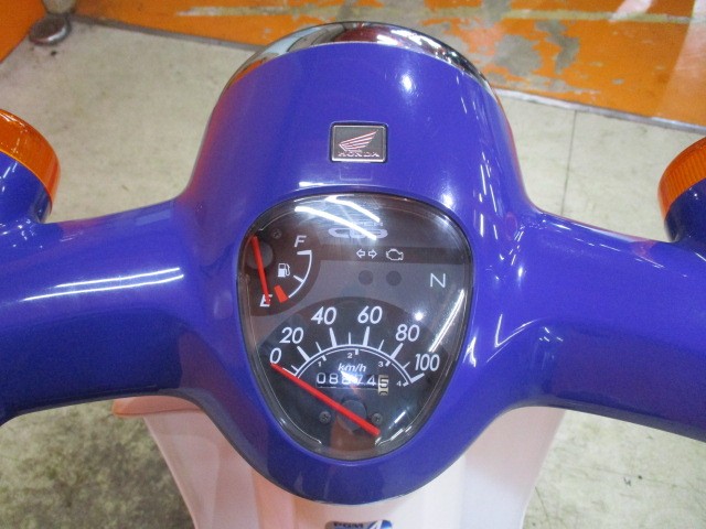 走行も８８７４ｋｍの低走行車！！燃料消費率１Ｌ＝６３．５ｋｍ！！これはまじで高燃費車両！決済価格！！