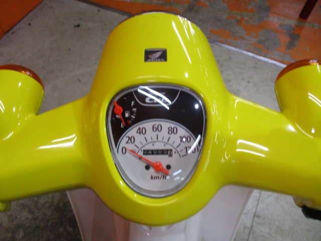 走行も４５６５ｋｍの低走行車！！燃料消費率１Ｌ＝６７ｋｍは流石カブ！化け物級の燃費ですよ！！