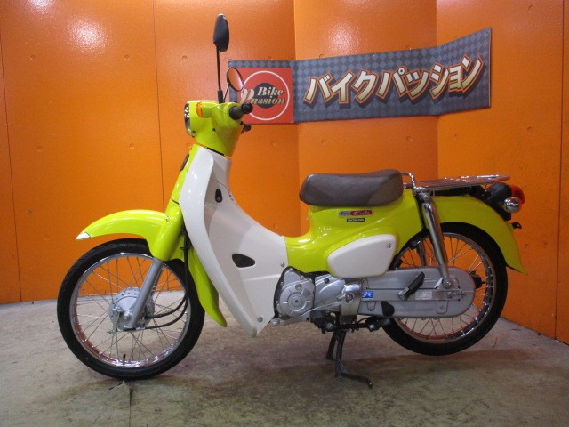 反対側もこの通り状態グッド！２０２０年モデルですからテールランプが斬新ですよ！他店追従不可能価格