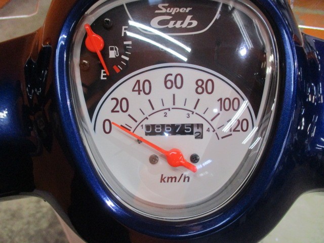 走行も８６７５ｋｍの低走行車！このモデルのカブ１１０は燃料消費率１Ｌ＝６７ｋｍの高燃費車ですよ！