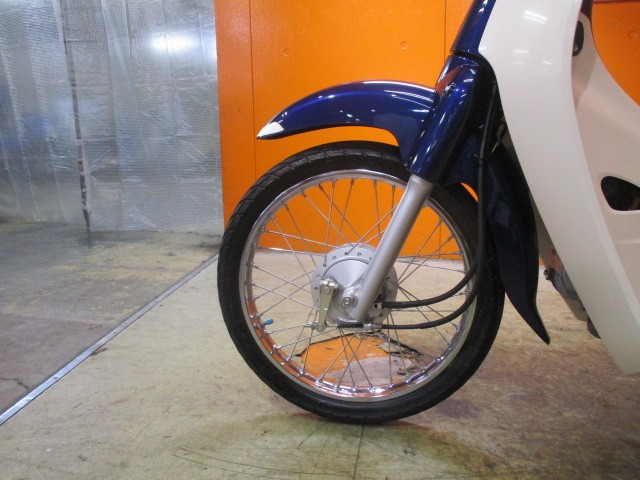 ホイールもこの通り状態グッド！流石安心の１オーナー車！しかも上質低走行車！スポークもとっても綺麗！