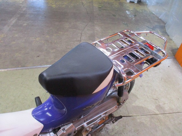 シートもこの通り破れもなければへたりもありません！！キャリアも錆少なくて綺麗ですよ！